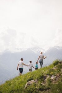 Servizio fotografico per famiglia nella natura di Serena Morandi | Valchiavenna, Valtellina, Lago di Como, Lecco, Milano, Lombardia