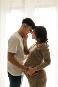 Servizio fotografico di gravidanza nella natura e a domicilio | Serena Morandi | Valchiavenna, Valtellina, Engadina, Lago di Como, Sondrio, Lecco, Milano, Lombardia