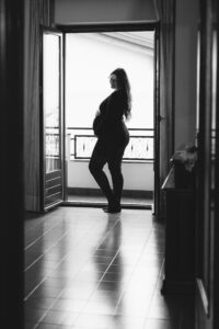 Servizio fotografico di gravidanza nella natura e a domicilio | Serena Morandi | Valchiavenna, Valtellina, Engadina, Lago di Como, Sondrio, Lecco, Milano, Lombardia